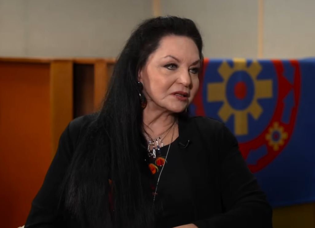 Crystal gayle hair length