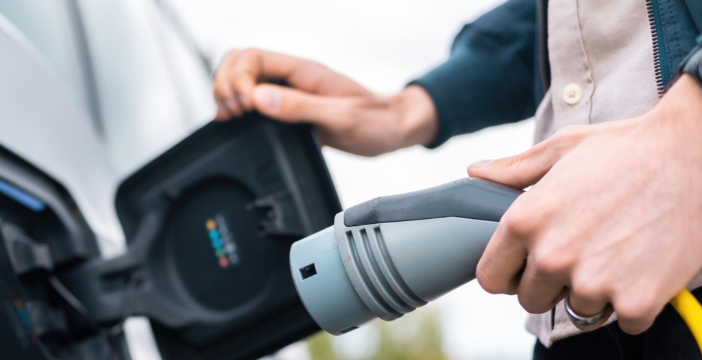 Why the Affordable Automóvil eléctrico Revolution is Hitting a Sudden Tariff Wall
